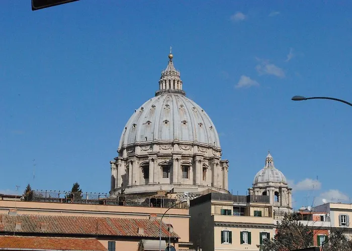 Di Fronte alla Cupola Roma